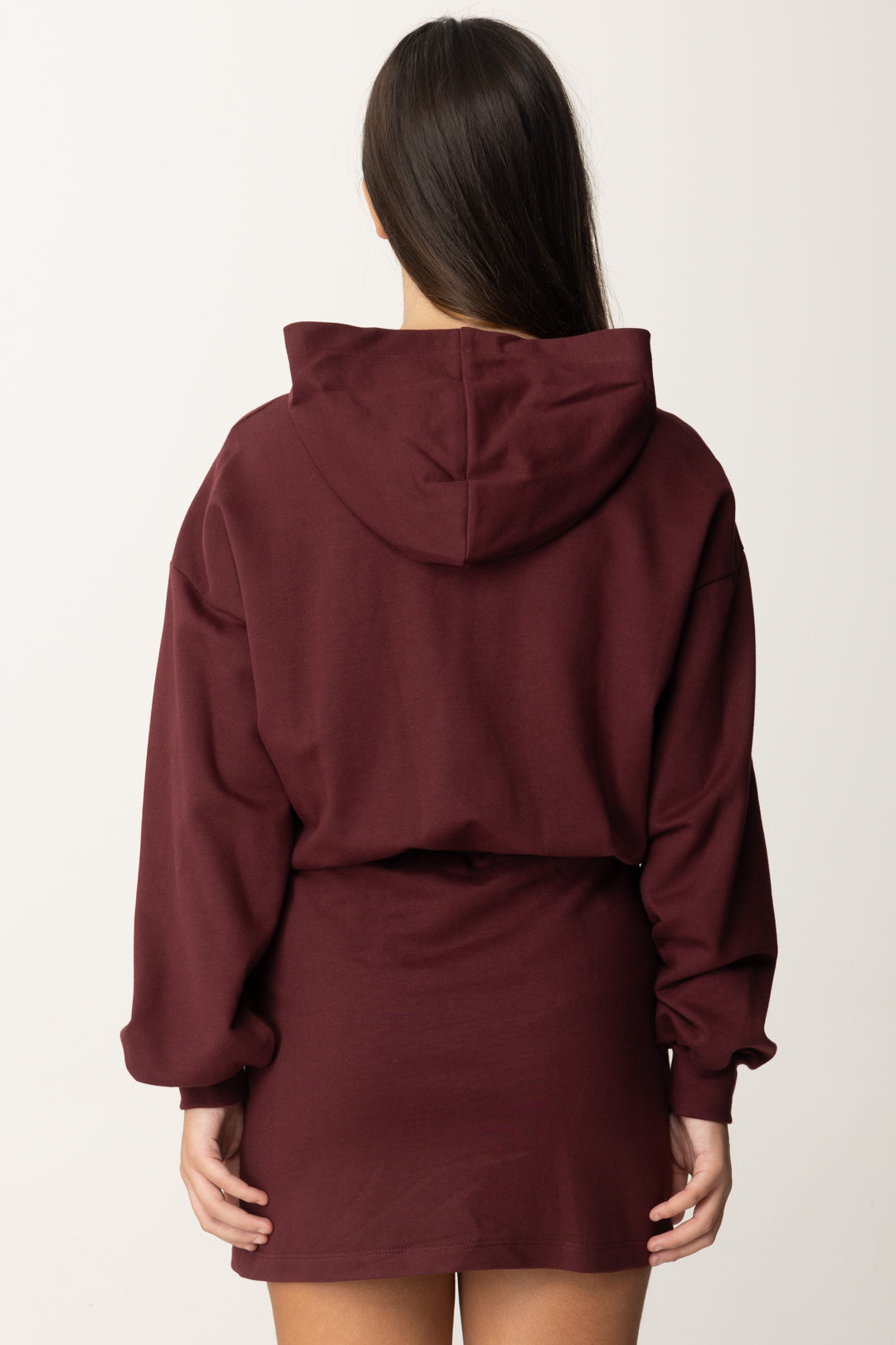 Sweatshirtkleid mit Kapuze und Wappenstickerei