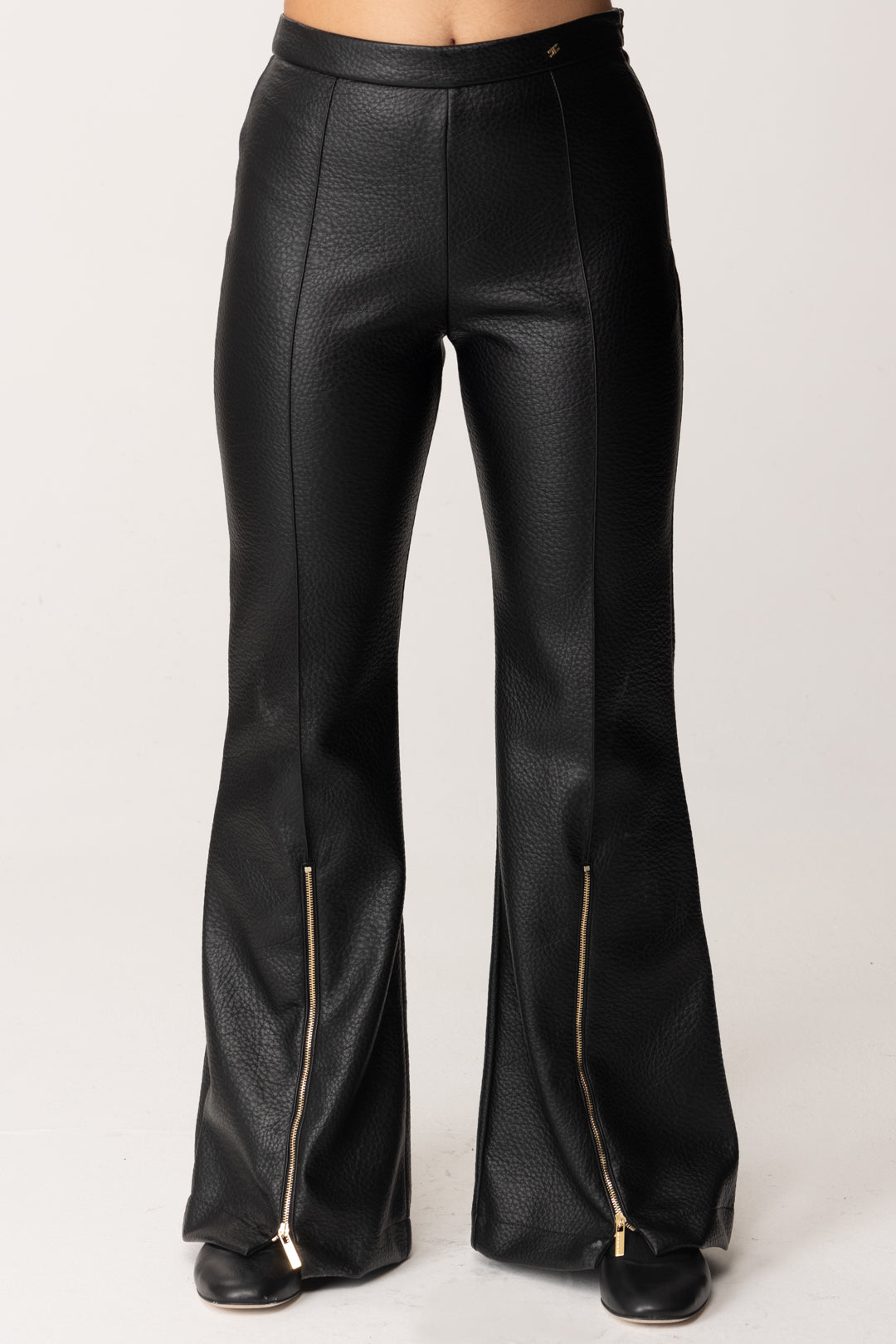 Pantalon évasé en simili cuir avec zip