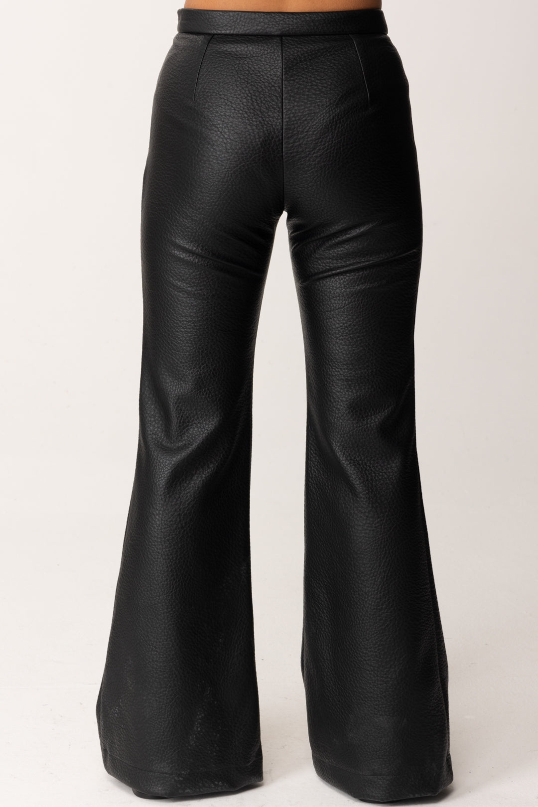 Pantalon évasé en simili cuir avec zip