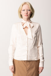 Blouse en satin avec ceinture