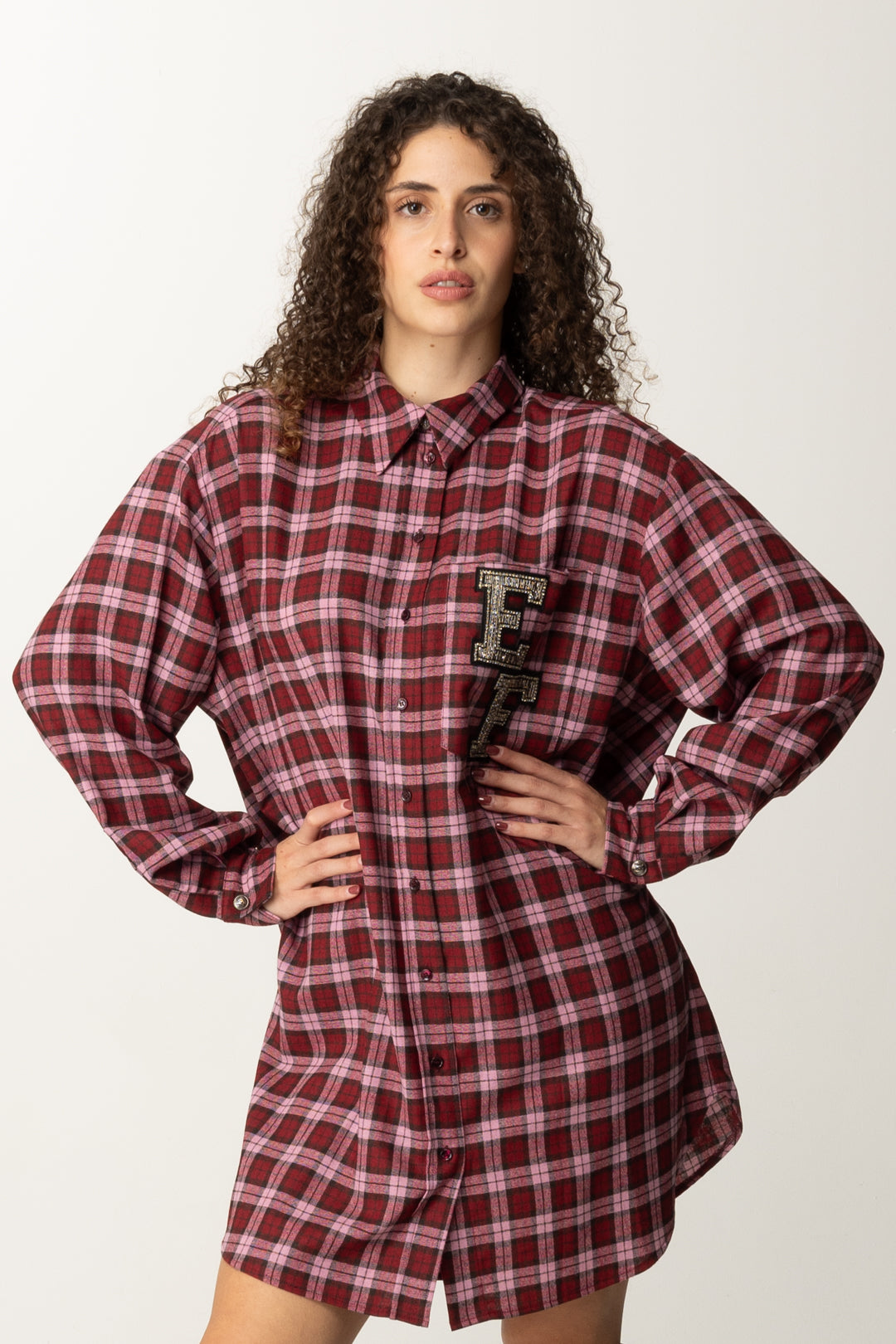 Robe chemise en laine tartan avec patch brodé