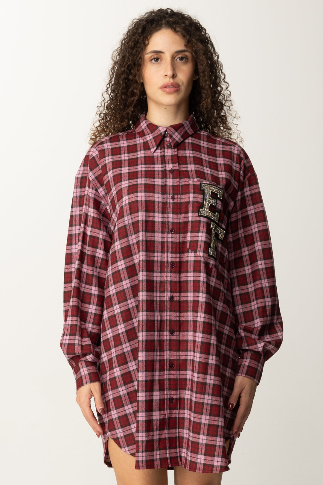 Robe chemise en laine tartan avec patch brodé