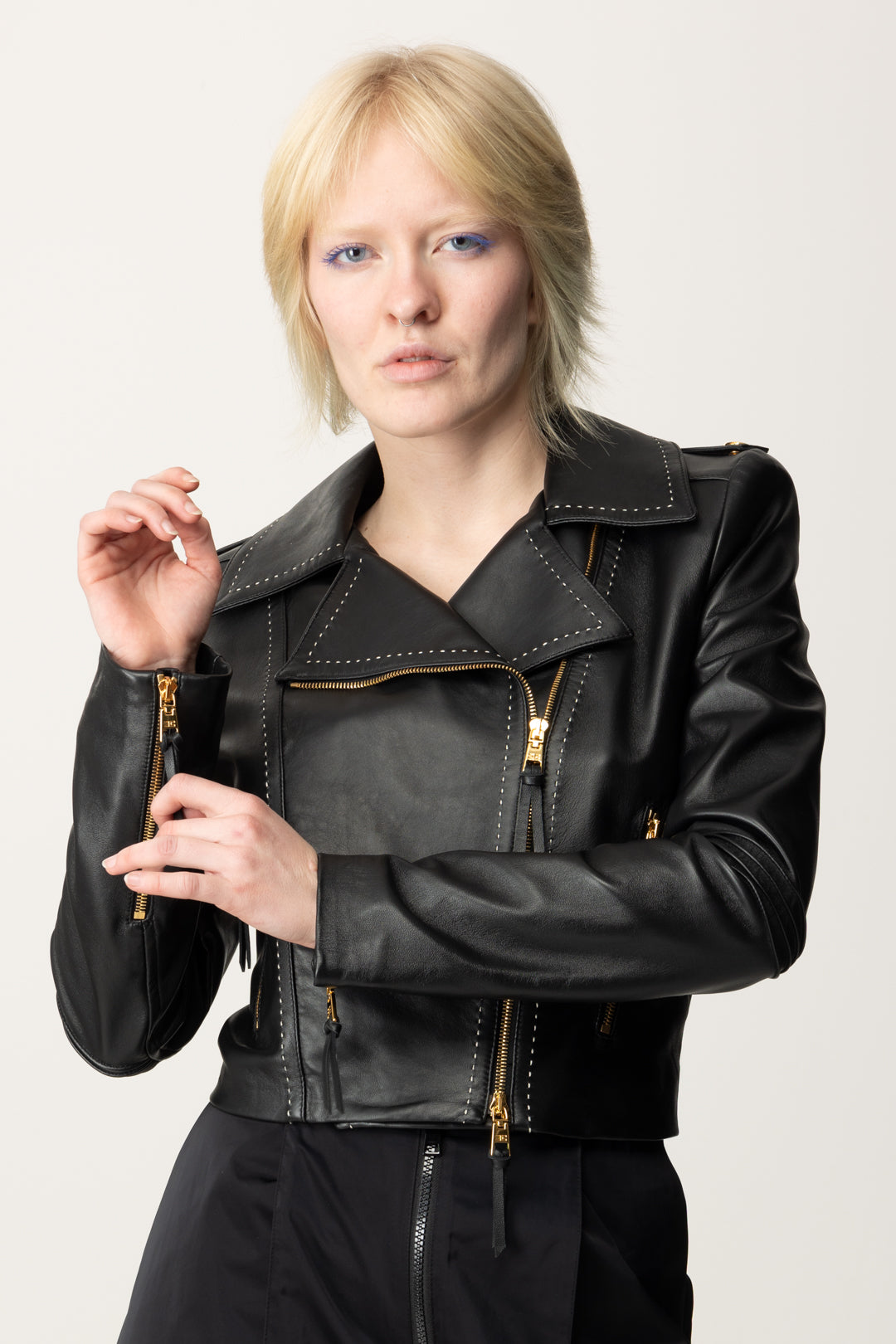 Chaqueta Biker con Costuras en Contraste