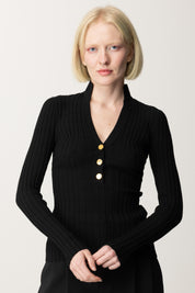 Pull en viscose côtelé avec patte de boutonnage