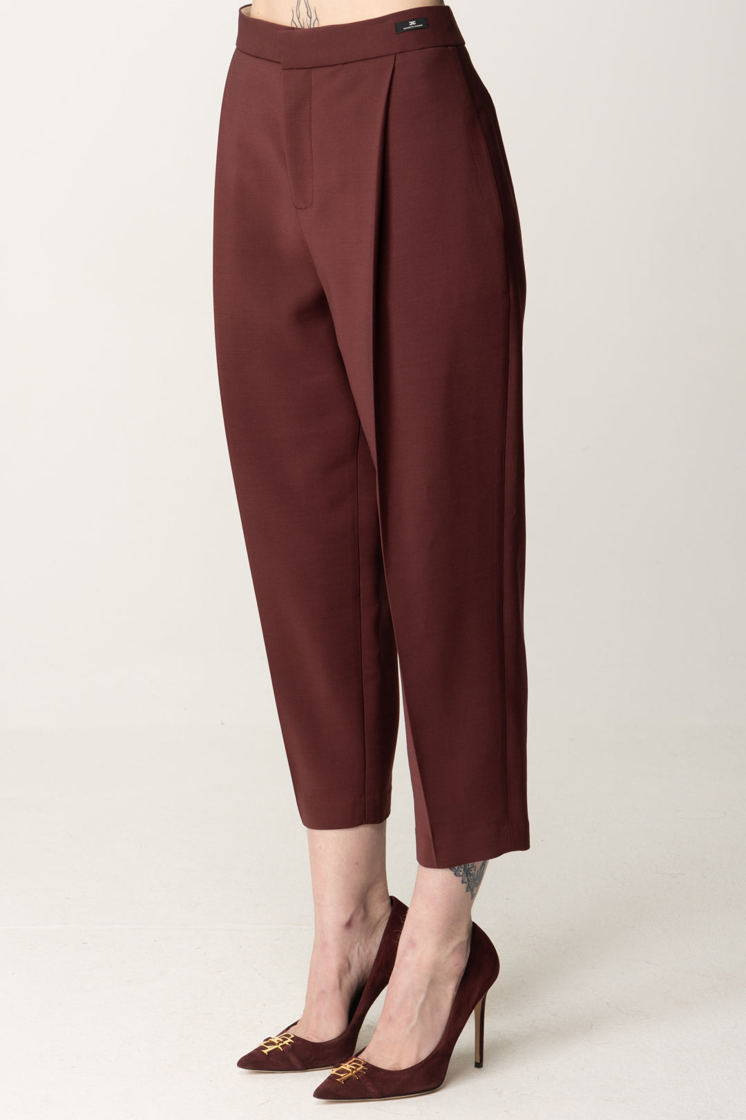 Pantalon court en laine fraîche avec plis