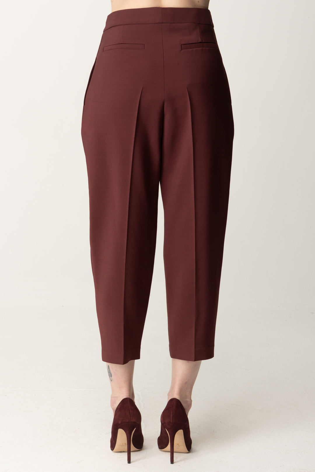 Pantalon court en laine fraîche avec plis