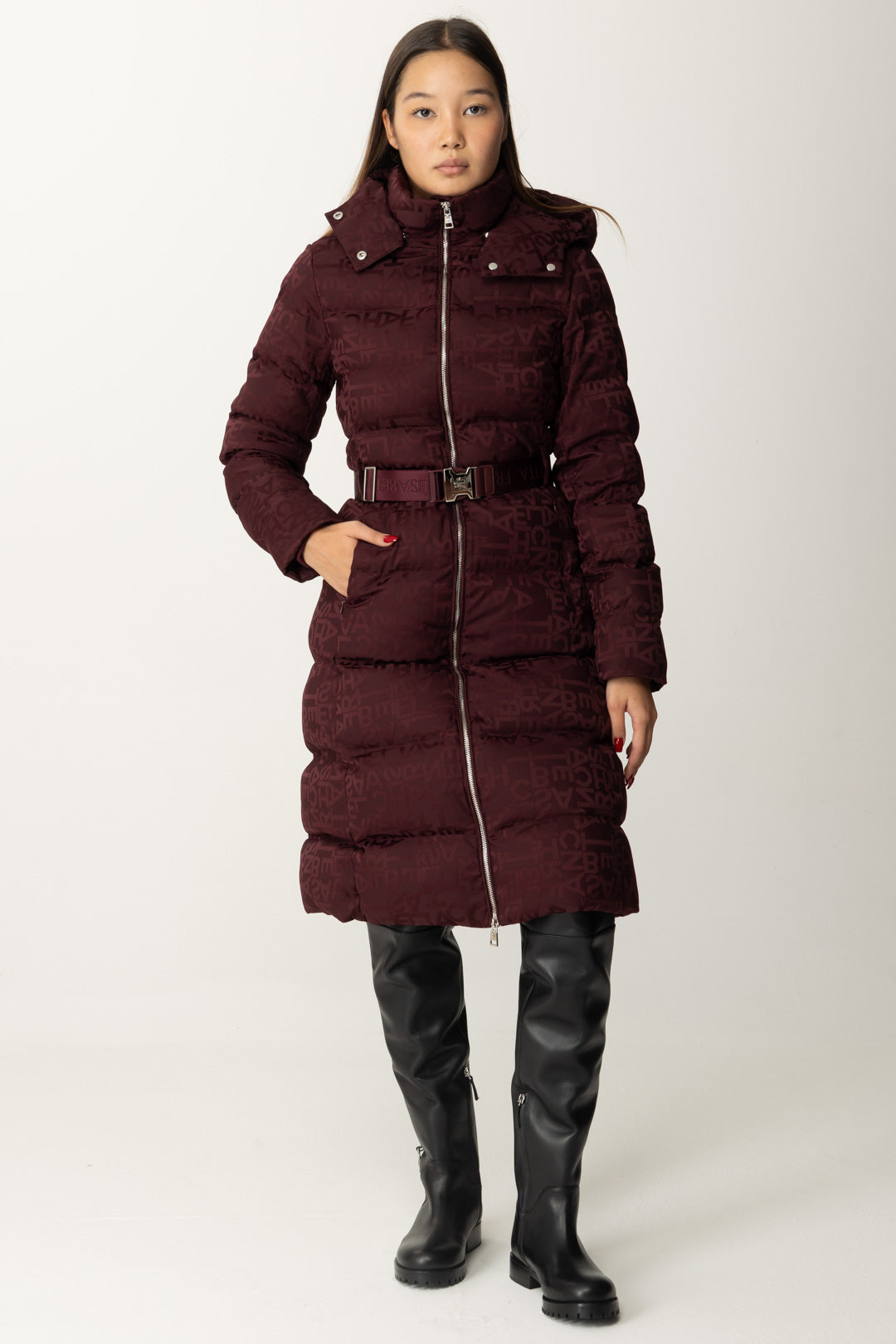 Lange Daunenjacke mit Nylon-Schriftzug