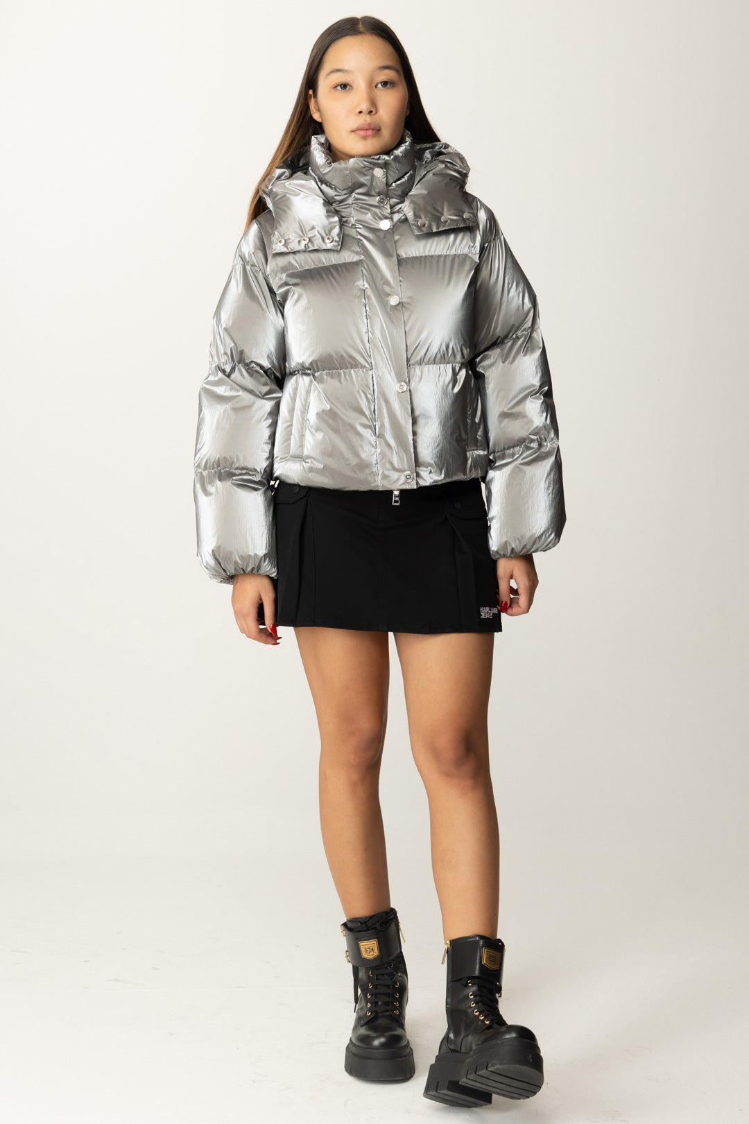 Kurze Daunenjacke aus Nylon mit Metallic-Effekt