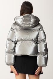 Kurze Daunenjacke aus Nylon mit Metallic-Effekt