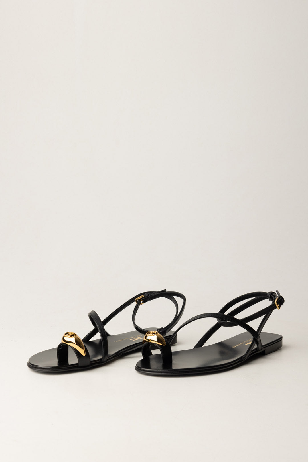 Flat Sandals with Accessory