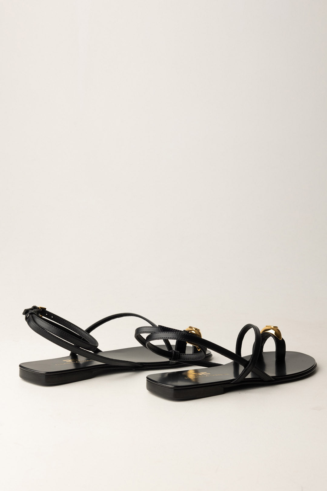 Flat Sandals with Accessory