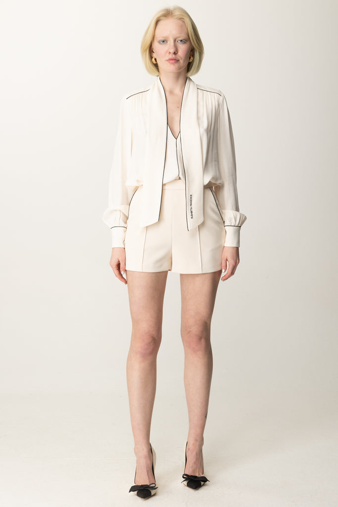 CA10451E2 BURRO/NERO Elisabetta Franchi Camicia In Georgette con Piping e Sciarpa e SH00851E2 BURRO/NERO Elisabetta Franchi Shorts In Crepe con Piping