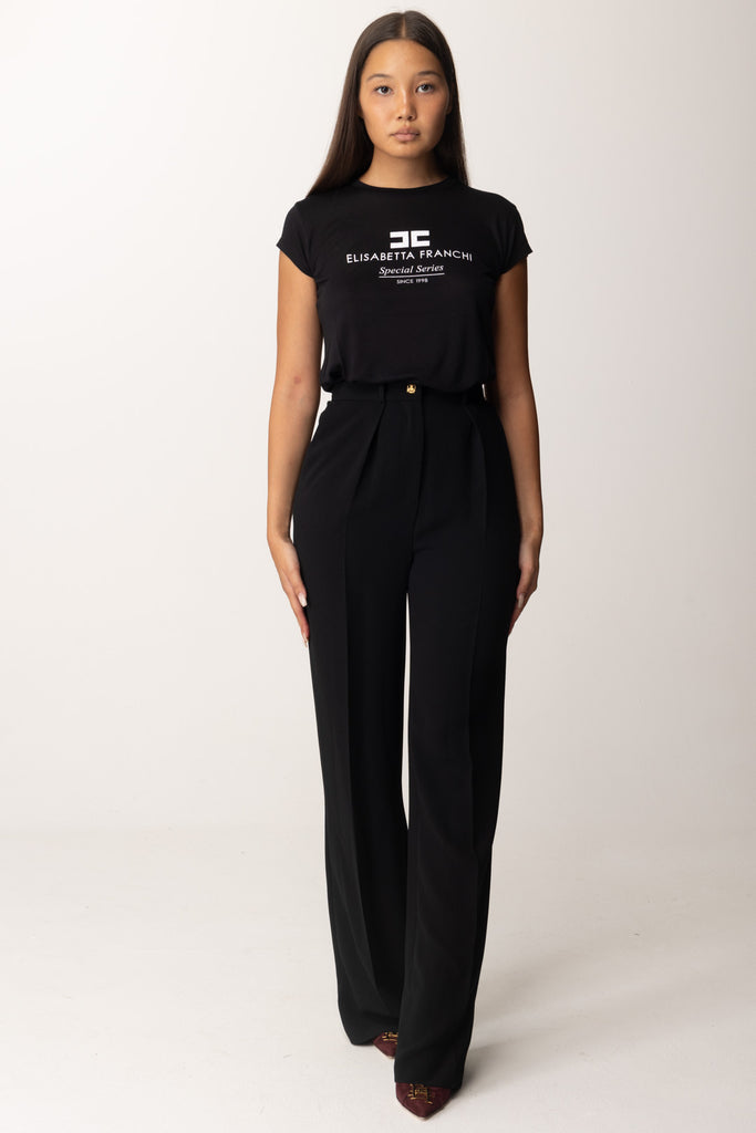 T-shirt con logo MA00746E2 NERo e Pantaloni Dritti con Pinces e Logo PA02646E2 Nero Elisabetta Franchi