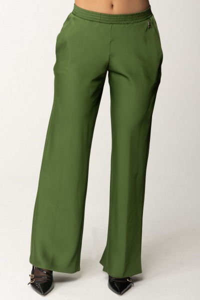 Patrizia Pepe  Pantalon avec taille élastique et braguette en peau de vache 8P0657 A459 GREEN GARDEN