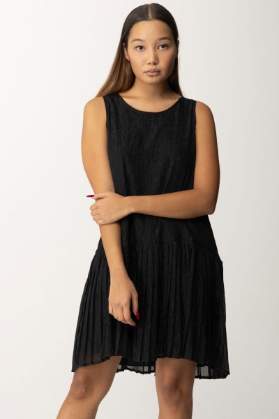 Gaelle Paris  Ärmelloses Kleid mit Falten GAABW01225 NERO