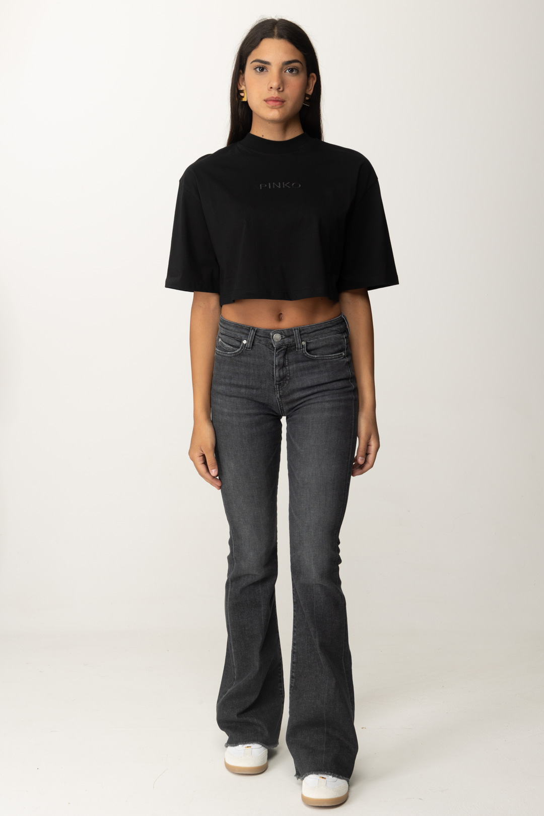 Anteprima: Pinko T-shirt crop over con ricamo logo NERO LIMOUSINE